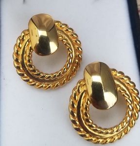 Casual corner Earrings